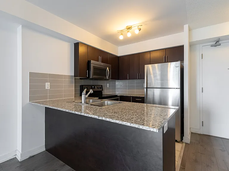 1410 Dupont St — Photo 5