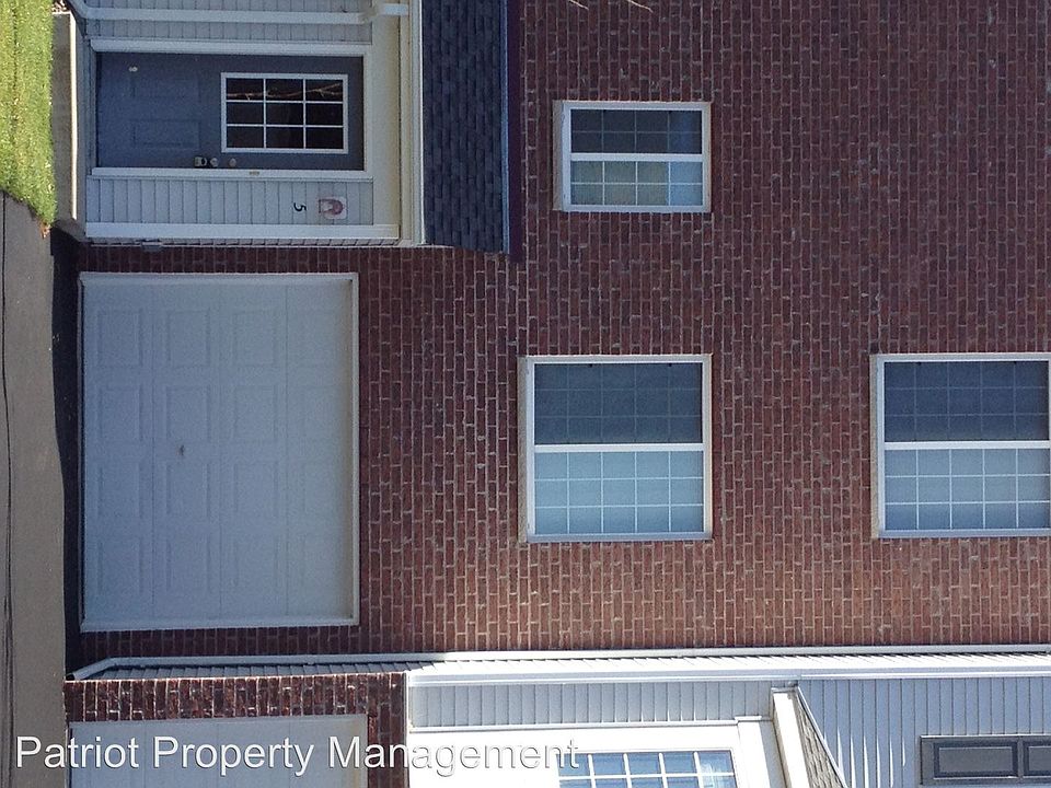 1st image of 4967 Evergreen Dr N Unit 5