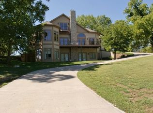 7704 NW Westside Dr, Weatherby Lake, MO 64152