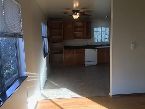 3rd image of 221 Mira Mar Ave #1/2