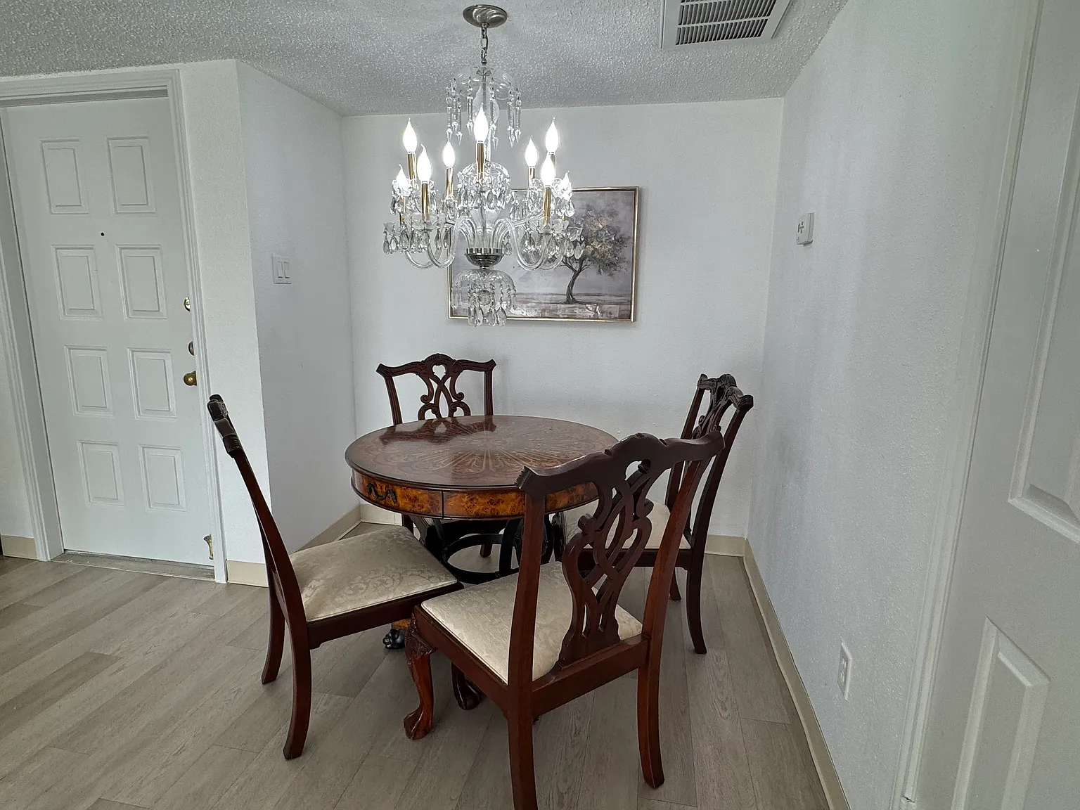 2 bed, 1000 sqft, $1,900 — Photo 3