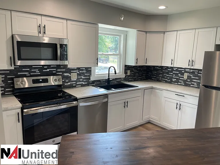 2811 S Lemon St — Photo 5