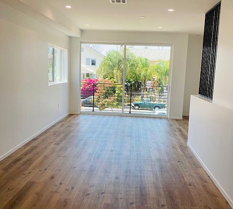 5th image of 660 1/2 N Mariposa Ave