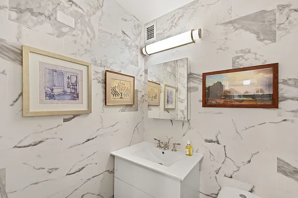 Sold by Sotheby's International Realty | media 10