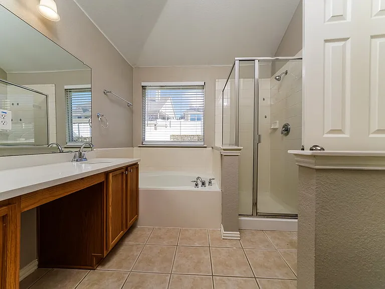 409 Creekview Dr — Photo 12