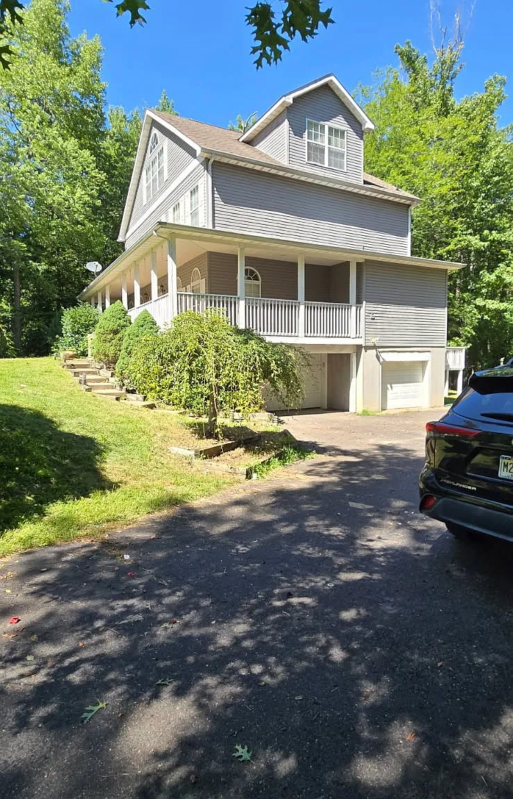 6 bed, 3.5 bath, 3200 sqft, $4,800 — Photo 3