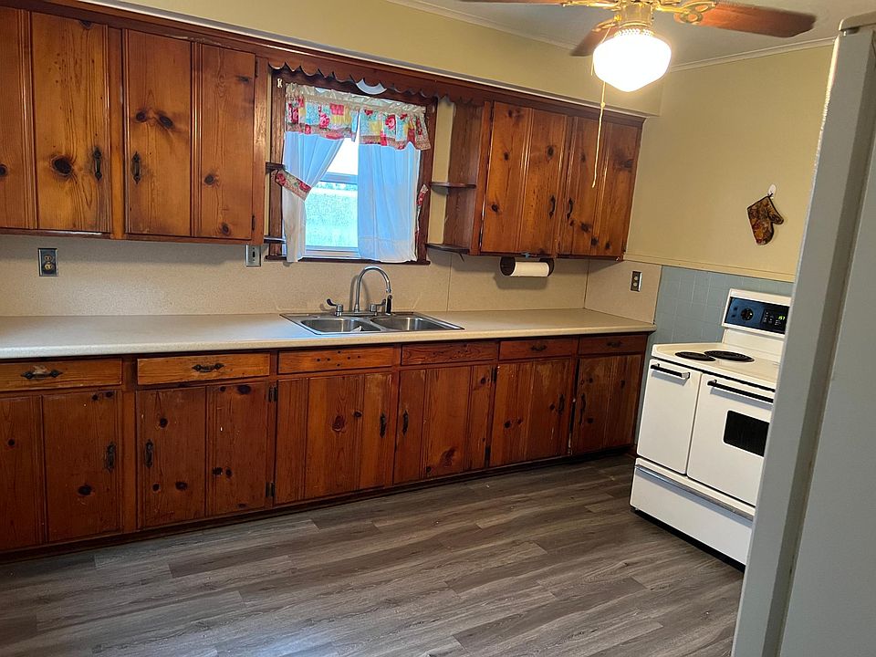 2nd image of 1132 Ravia Rd