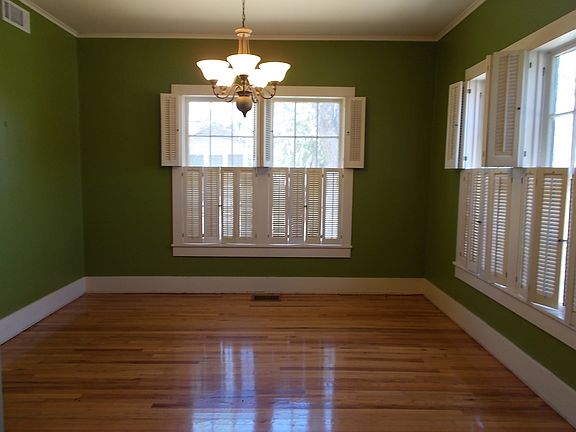 5th image of 811 N Munday Ave