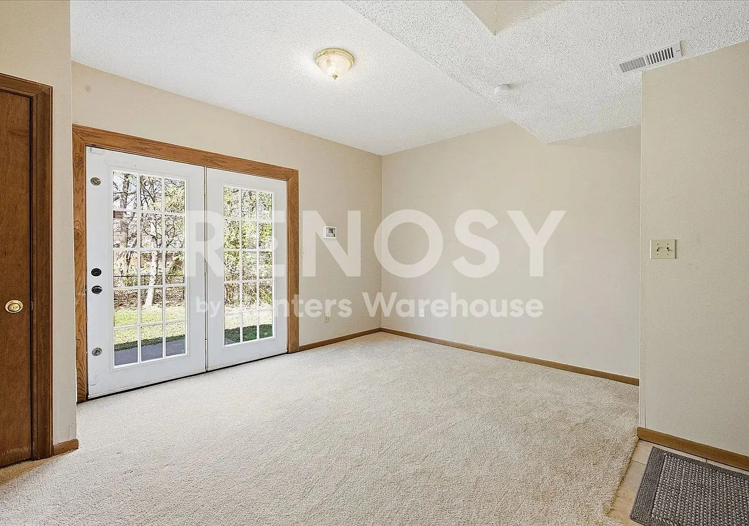 Available Now 2 Bedroom 1 Bath Townhouse in St. Paul — Photo 3