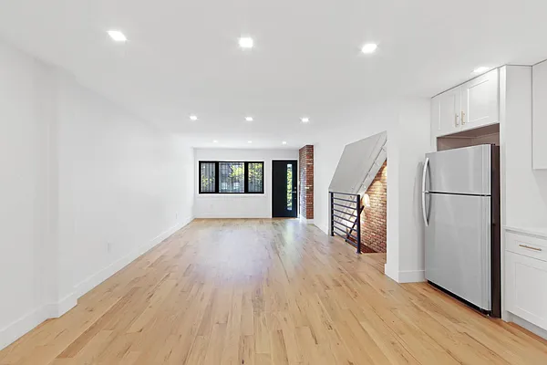 Rented by Blue Egg Realty Corp | media 18