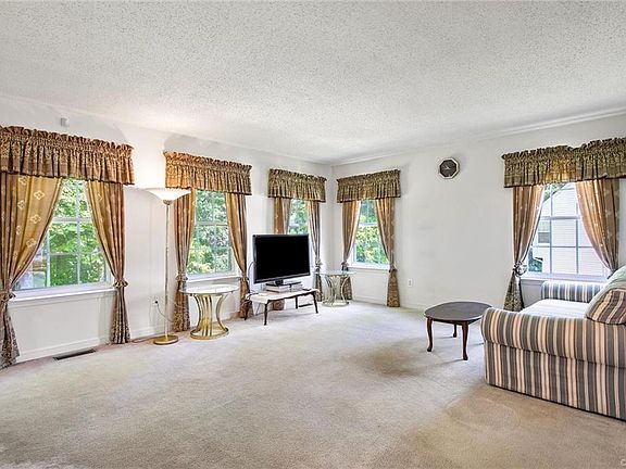 5th image of 1017 County Park Pl