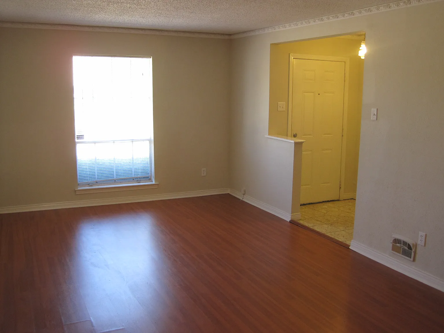 3 bed, 2.5 bath, 1856 sqft, $2,500 — Photo 3