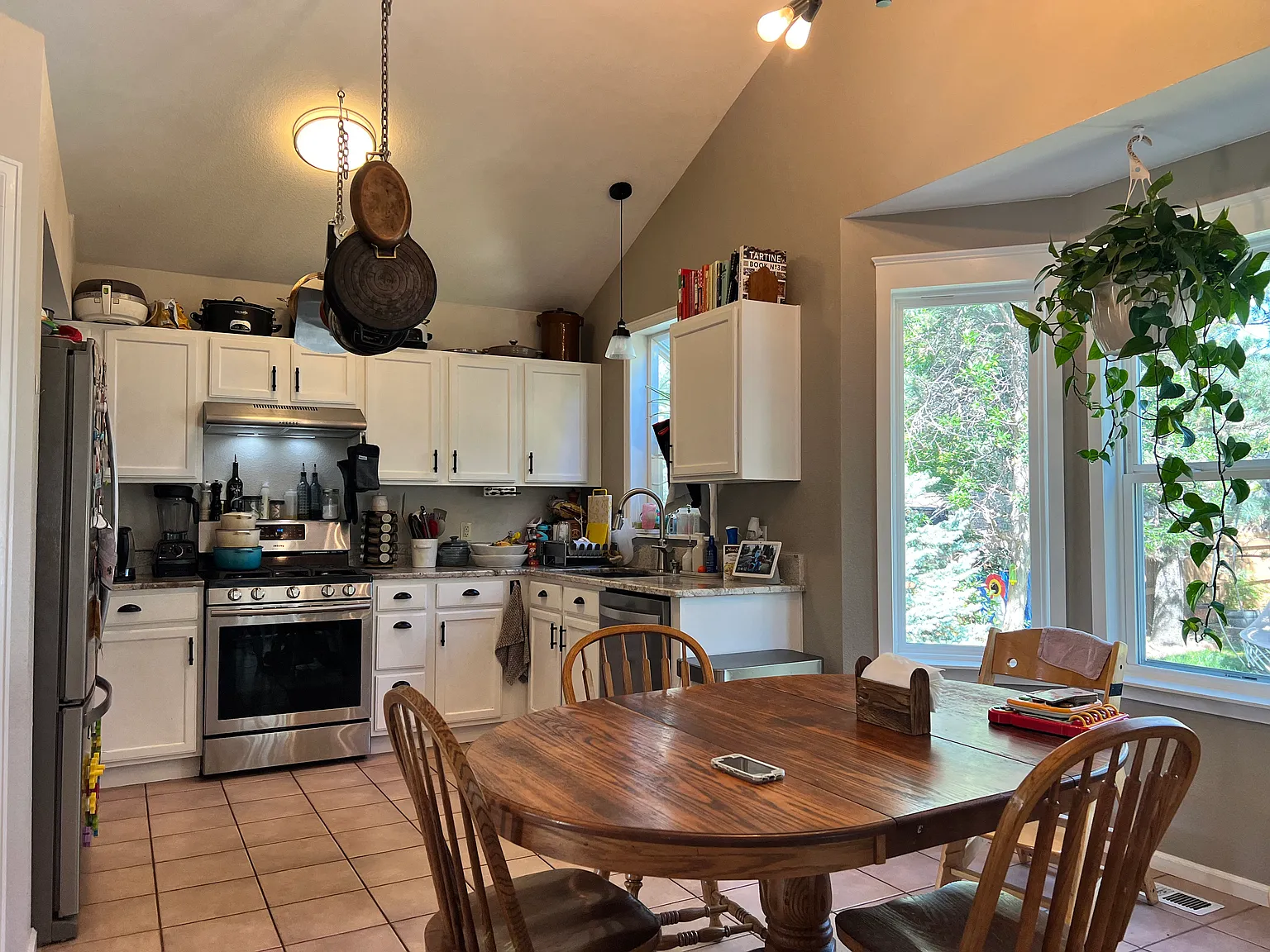4 bed, 3.5 bath, 2000 sqft, $3,400 — Photo 3