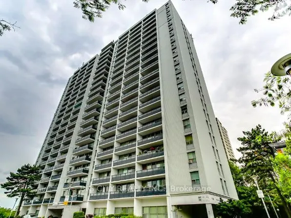 70 Cambridge Ave #22, Toronto, ON M4K 2L5