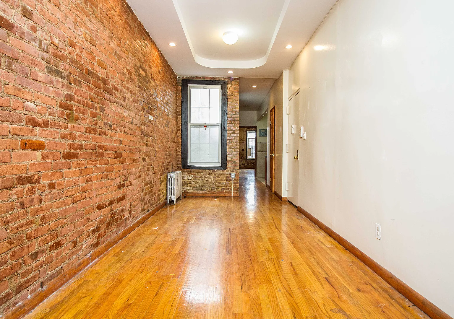 840 Hart Street — Photo 2