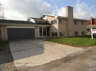 22530 Benjamin St, Saint Clair Shores, MI