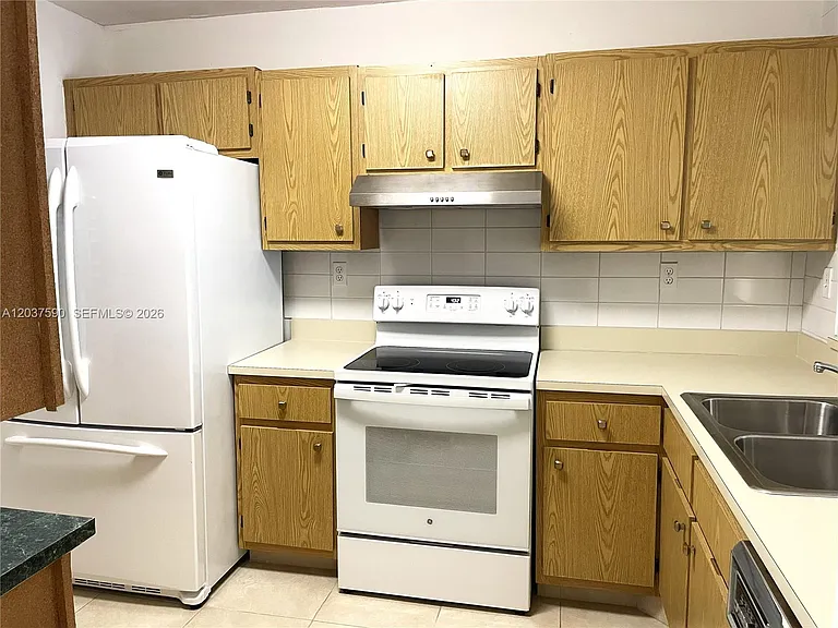 9531 Seagrape Dr #305 — Photo 10