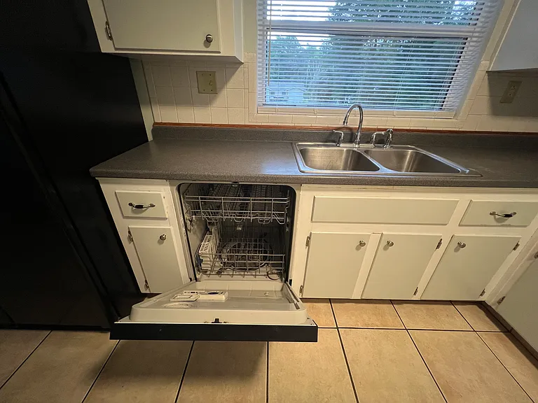 20717 SW Beach Blvd — Photo 32
