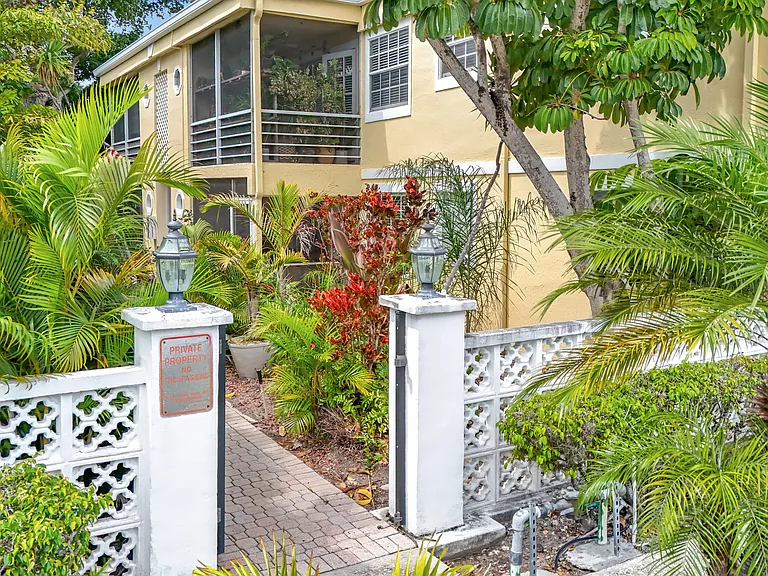 305 SE 11th Ave #D — Photo 22