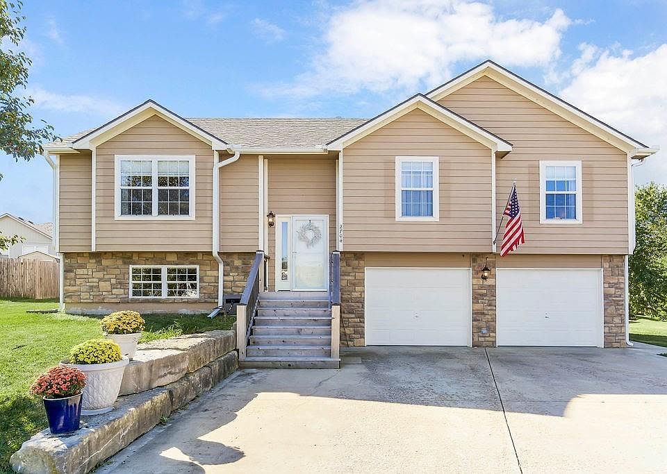 1st image of 2704 E Hickory Ct