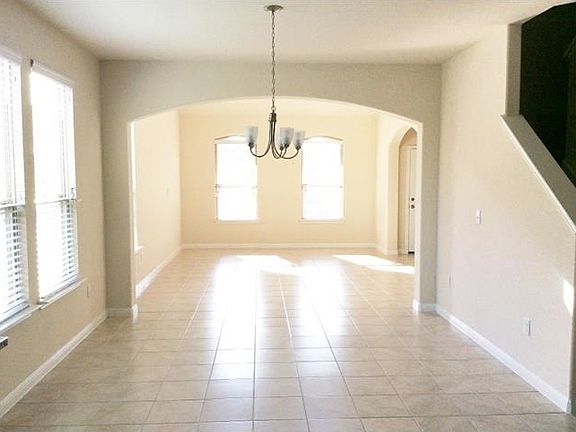 3rd image of 521 Eagle Brook Ln