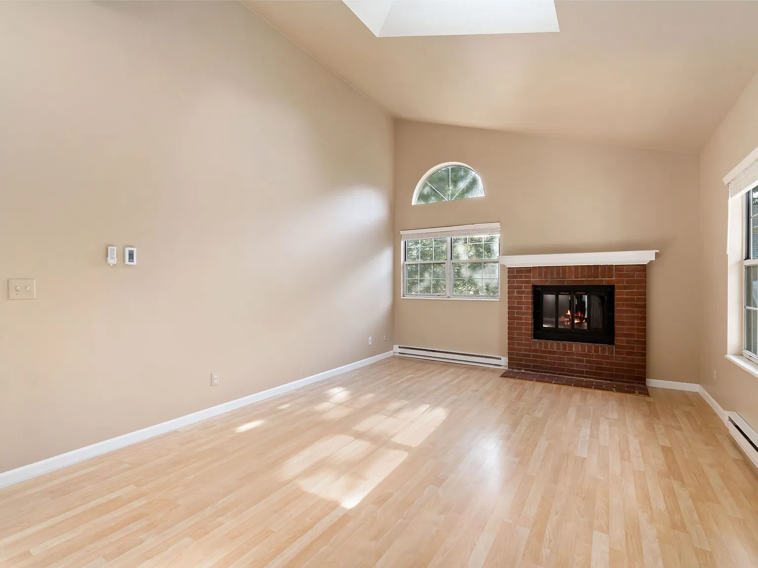 2 bed, 1.5 bath, 848 sqft, $1,650 — Photo 3