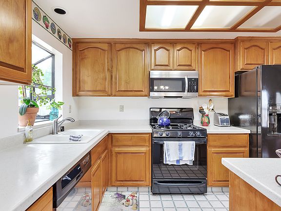 4th image of 1419 Hickory St