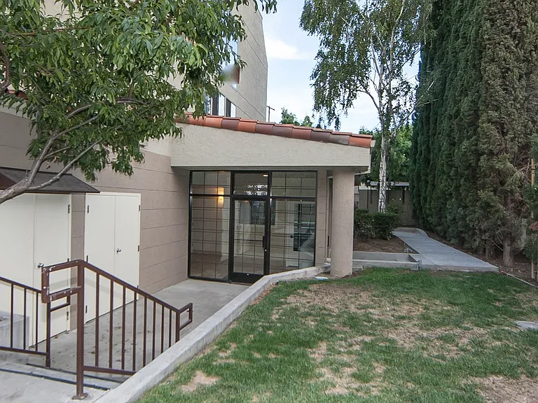Lincoln Park Apartments — Photo 6