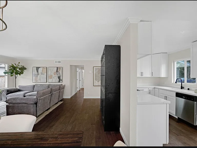 7 Newhall St — Photo 11