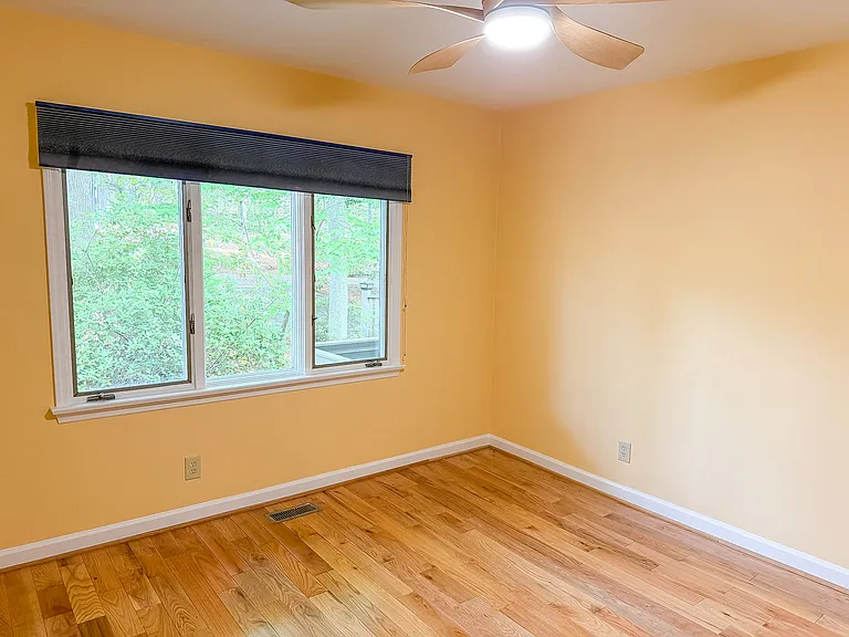 106 Montrose Dr — Photo 22