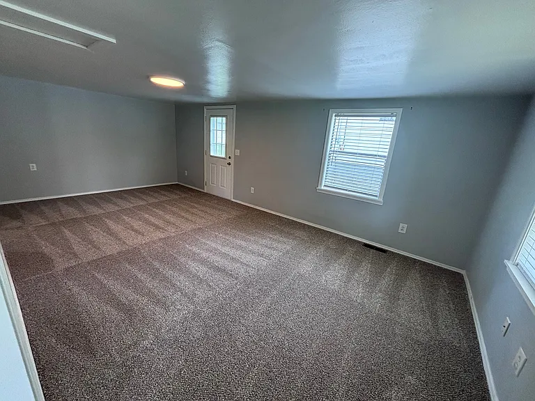 1818 S Ashwood Ave — Photo 14