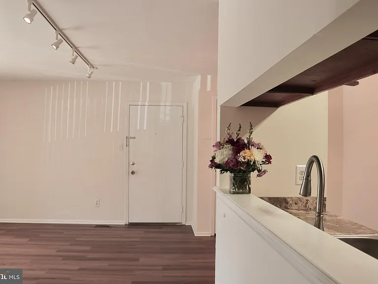 1301 Woodhollow Dr — Photo 4