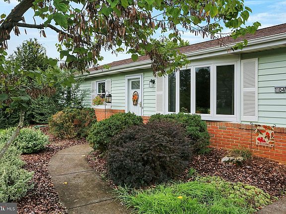 4th image of 1104 White Dawn Ln