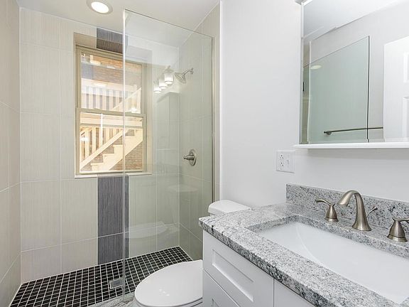 4th image of 1321 W Carmen Ave APT 1N