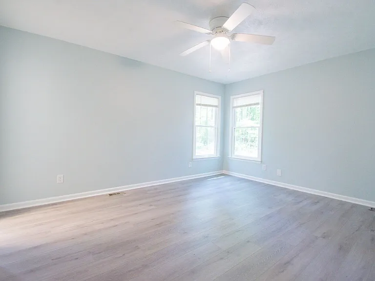 1316 Middle Rd — Photo 16