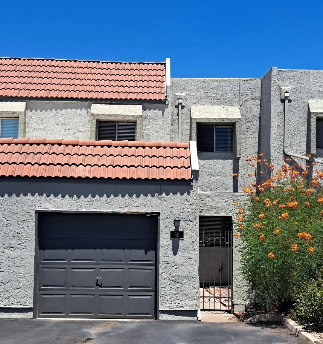 3 bed, 2.5 bath, 1963 sqft, $1,950 — Photo 1