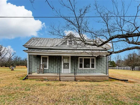 338 E Dameron Ave, Liberty, NC 27298
