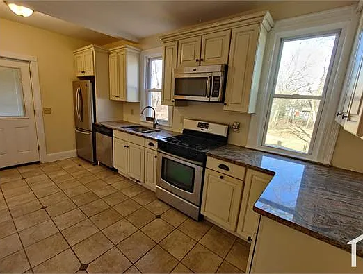 49 Youmans Ave — Photo 11