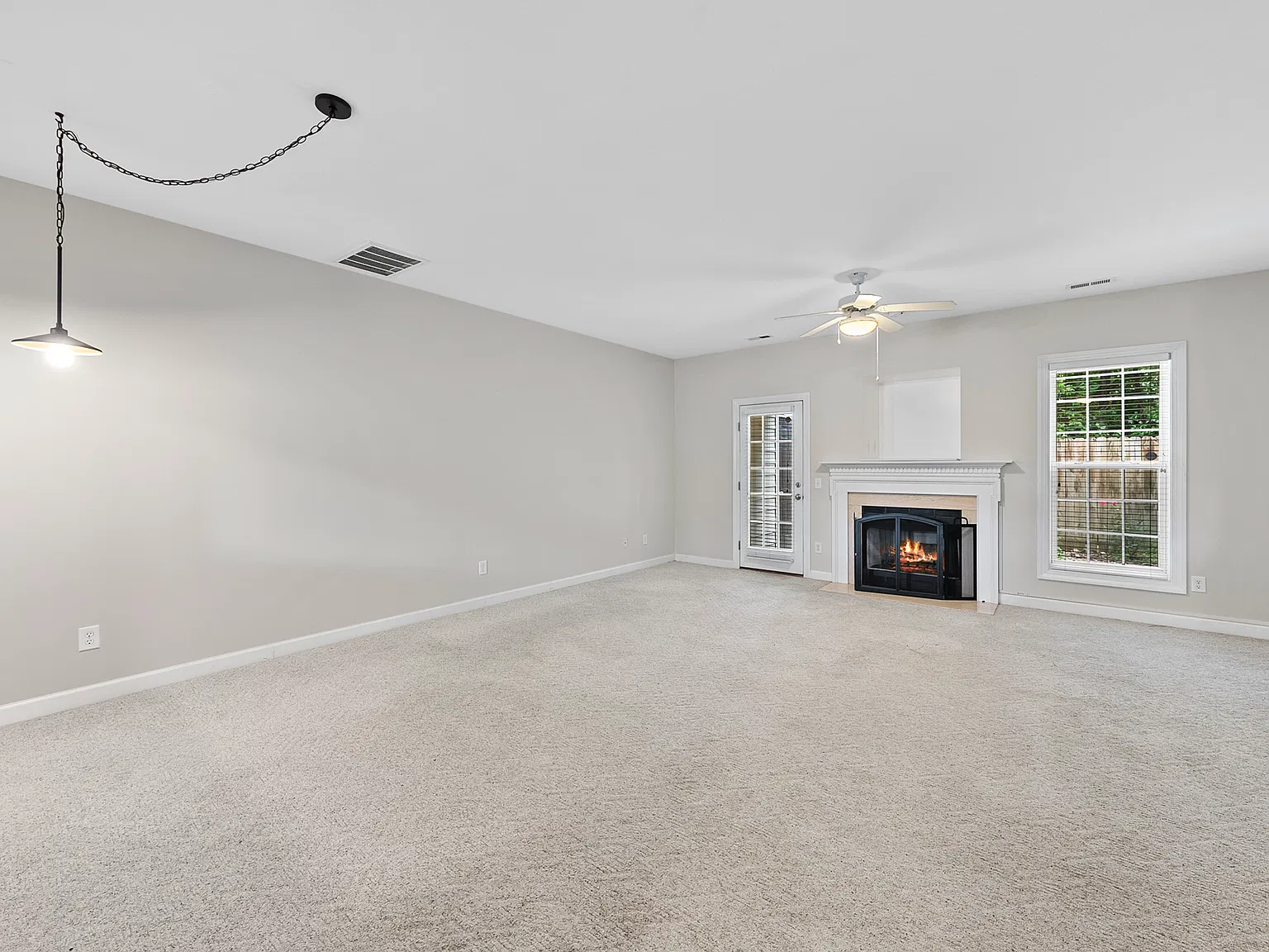 LARGE 2 bedroom/2.5 bath home — Photo 3