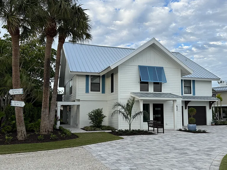 500 Periwinkle Way — Photo 1