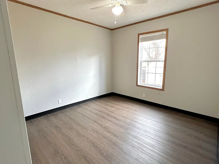 205 S Elm St — Photo 7