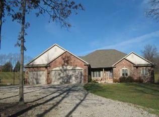 2010 Hickory Hills Dr, Vandalia, IL 62471