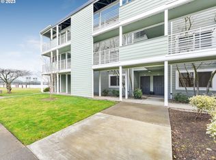 133 N Hayden Bay Dr, Portland, OR 97217