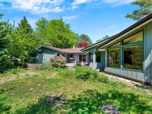 1129 West Montclaire AVENUE, Glendale, WI 53217