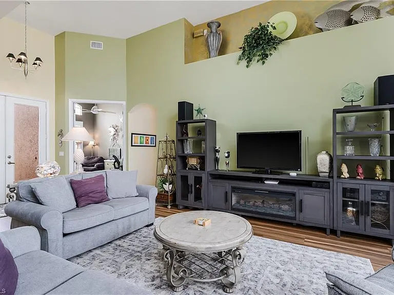 28460 Highgate Dr — Photo 9