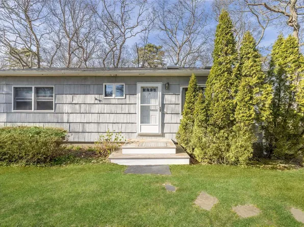 10 Shinnecock Lane, Hampton Bays, NY 11946