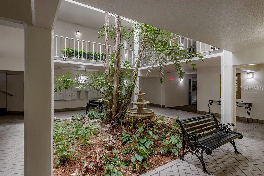 1 bed, 1.5 bath, 728 sqft, $2,000 — Photo 2
