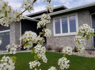 705 Indian Ridge Dr, Waukee, IA 50263