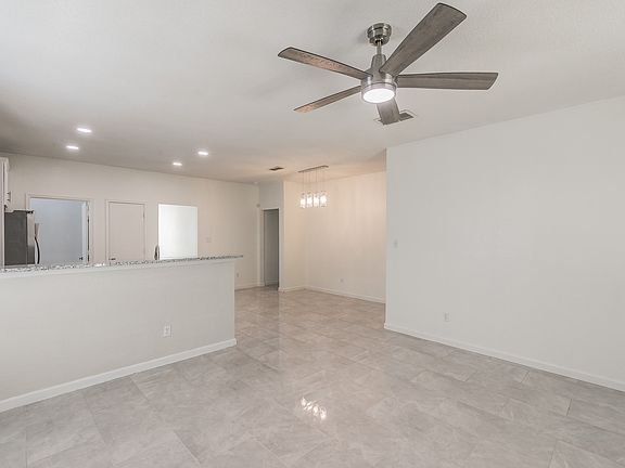 4th image of 4333 Park Creek Cir N