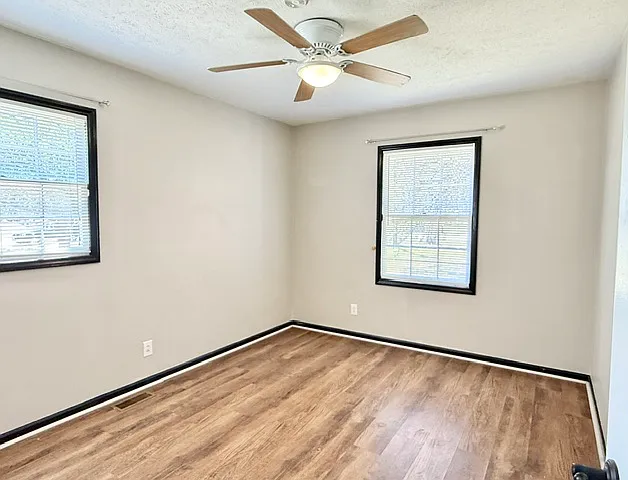 2527 Kingston Dr — Photo 12